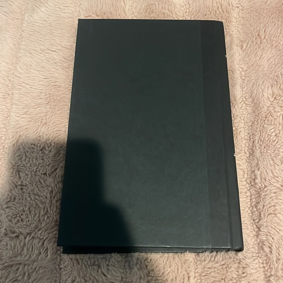 A wrinkle in time hardcover - Picture 7 of 7